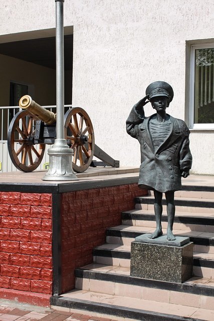 Памятники литературным героям - Монументальное. Стр. 3