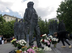 Памятник поэту Иосифу Бродскому открыт в Москве