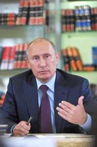 Путин требует повысить интерес к чтению у россиян