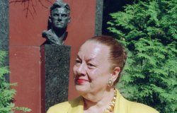Внук Маяковского надеется развеять прах матери над могилой поэта на Новодевичьем кладбище