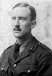 Толкин в форме лейтенанта. 1916