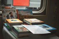 В поездах появилась "Библиотека юного путешественника"