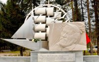Создателя музея писательских судеб увековечили в камне в Чусовом