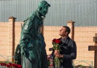 В столице установили памятник Эдуарду Лимонову
