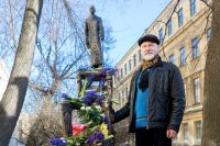В Петербурге открыли памятник Николаю Гумилёву
