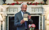 Медаль лауреату Нобелевской премии по литературе вручили в Лондоне 
