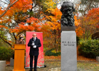 В столице Южной Кореи открыли памятник Льву Толстому