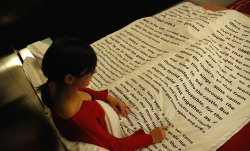 Любите почитать перед сном? Сказка на одеяле...