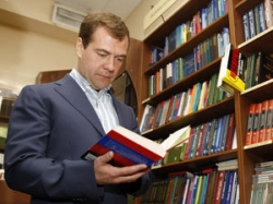Медведеву нравится Стиг Ларссон, Путину - Василий Песков, а Обаме - Солженицын