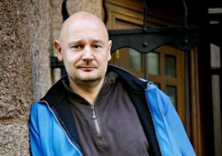 Норвежский писатель Эрленд Лу проведет литературные чтения в Киеве
