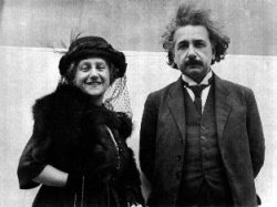 Биограф Эйнштейна сочла аргументы в пользу соавторства его жены неубедительными
