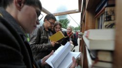 Книжные новинки по низким ценам будут продавать в трех парках Москвы 