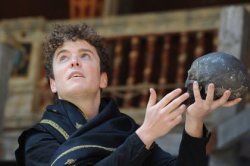 Шекспировский театр покажет «Гамлета» по всему миру