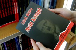 Facebook рекомендовал французам почитать «Mein Kampf»