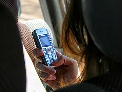 Нарушителей правил парковки разрешат ругать через SMS