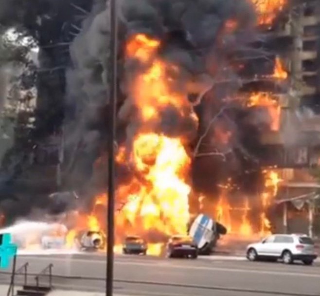 Взрыв бензовоза в Казахстане. Алма-Ата горящий дом. Горящий бензин. Атом сгорел